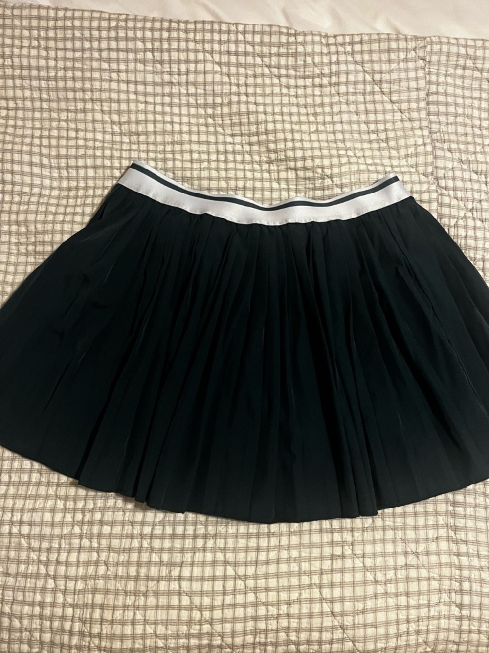 SHEIN Dark Green Pleated Skirt with White Contrast Waistband and built in shorts